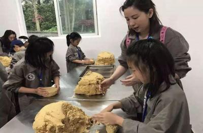 Make Panda Food at Dujiangyan Panda Base