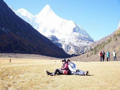 Luorong Pasture in Daocheng Yading 