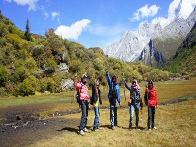 Luorong Pasture in Daocheng Yading 