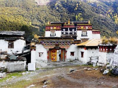 Chonggu Temple in Daocheng Yading 