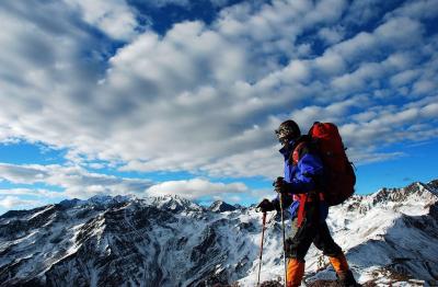 Mount Gongga trekking