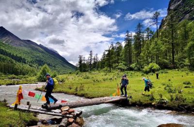 Hike Mount Siguniang