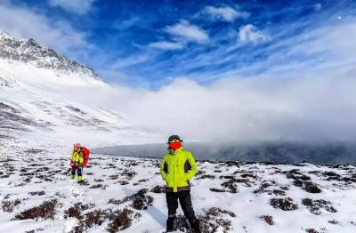 Hiking in Yala Snow Mountain