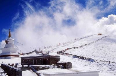 Zheduo Mountain Pass 